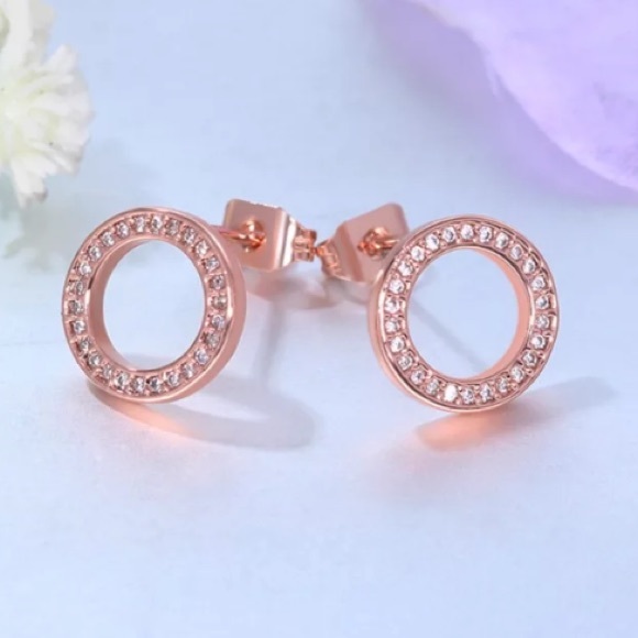 Jewelry - NEW rose gold plated earrings